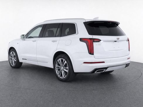 Used 2023 Cadillac XT6 Premium Luxury w/ Technology Package FWD image 3