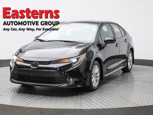 Used 2023 Toyota Corolla LE w/ LE Convenience Package image 1
