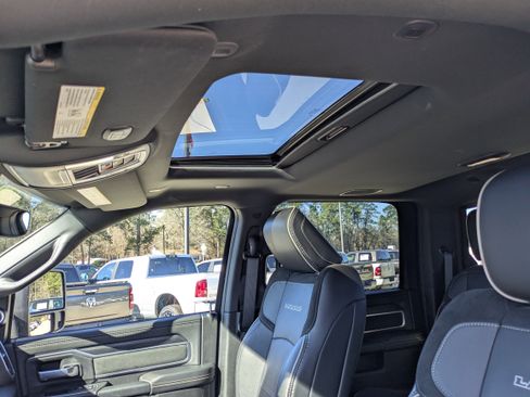 Used 2024 RAM 2500 Laramie w/ Sport Appearance Package image 10