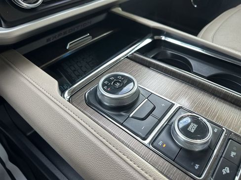 Used 2023 Ford Expedition Limited image 20