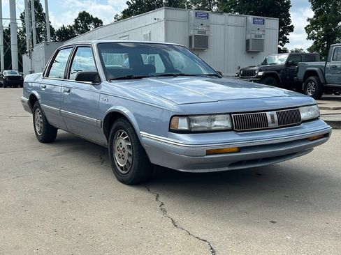 Used 1996 Oldsmobile Cutlass Ciera SL FWD image 4