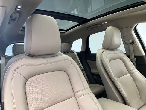 Used 2022 Lincoln Corsair Standard w/ Premium Package image 7