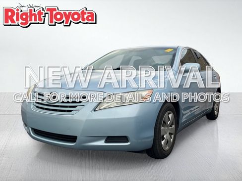 Used 2009 Toyota Camry LE FWD image 1