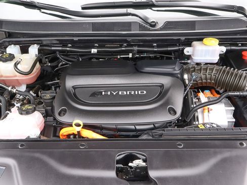 Used 2023 Chrysler Pacifica Limited image 18