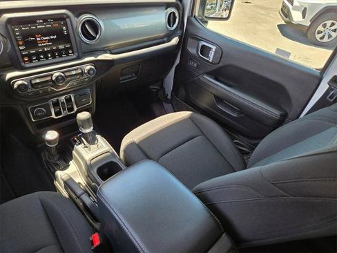 Certified 2023 Jeep Gladiator Overland image 14