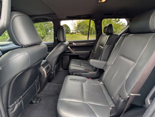 Used 2023 Lexus GX 460 Luxury w/ Sport Design Package AWD/4WD image 30