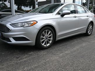 Used 2017 Ford Fusion SE w/ Fusion SE Technology Package image 1