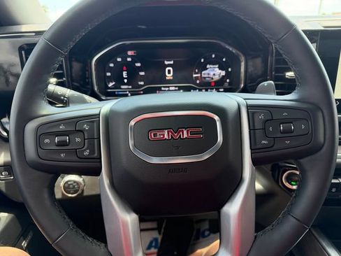 Used 2025 GMC Sierra 1500 SLT AWD/4WD image 18