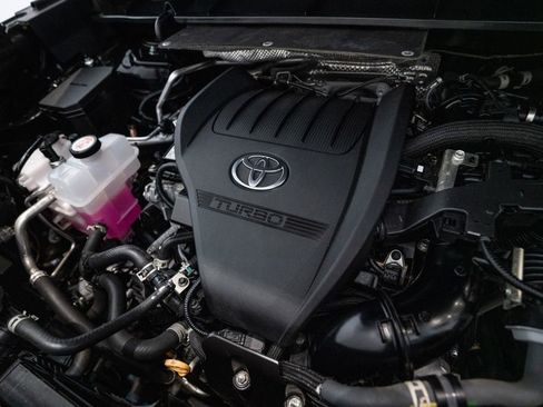 Used 2024 Toyota Highlander LE AWD/4WD image 13