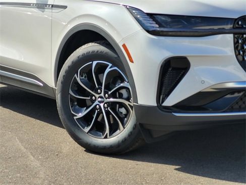 New 2026 Lincoln Nautilus Premier image 2