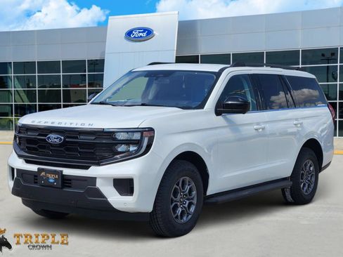 Certified 2025 Ford Expedition Active AWD/4WD image 2