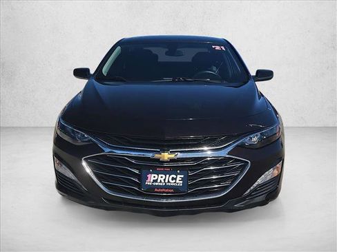 Used 2021 Chevrolet Malibu LT image 2