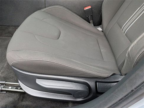 Used 2022 Hyundai Elantra SEL image 19