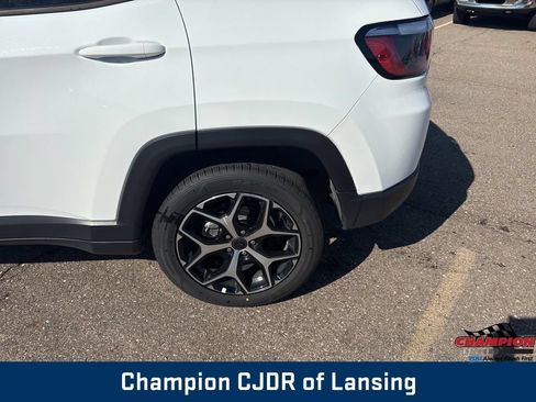 Used 2025 Jeep Compass Limited AWD/4WD image 31