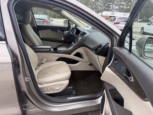 Used 2020 Lincoln Nautilus Reserve FWD image 19