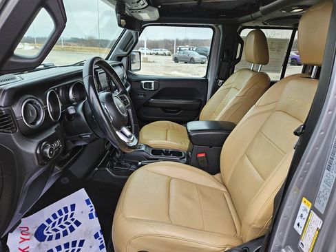 Used 2018 Jeep Wrangler Unlimited Sahara image 24