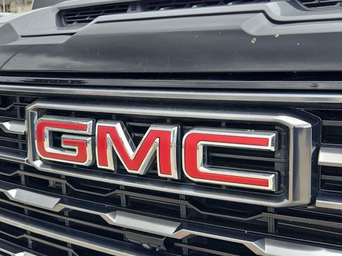 Used 2024 GMC Sierra 2500 AT4 w/ AT4 Premium Plus Package AWD/4WD image 11