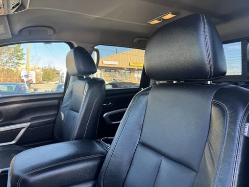 Used 2017 Nissan Titan SL image 16