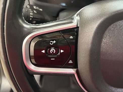 Used 2016 Volvo XC90 T6 Momentum w/ Momentum Plus Package AWD/4WD image 20