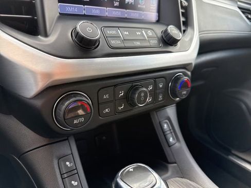 Used 2019 GMC Acadia SLT AWD/4WD image 38