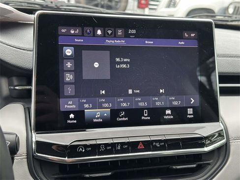 Certified 2022 Jeep Compass Limited image 33