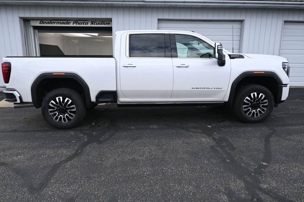 Used 2025 GMC Sierra 3500 Denali Ultimate AWD/4WD image 6