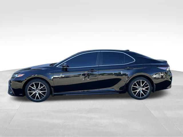 Used 2024 Toyota Camry SE FWD image 2