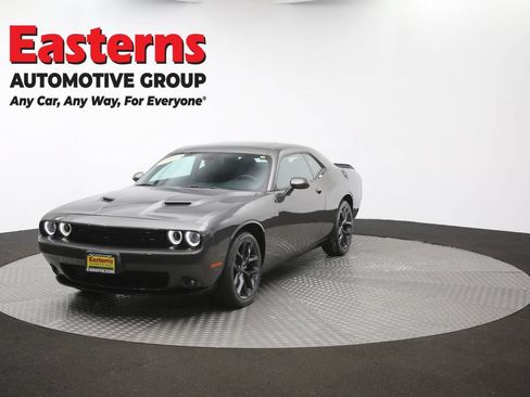 Used 2022 Dodge Challenger SXT w/ Driver Convenience Group RWD image 52