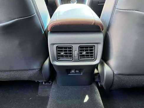 Used 2023 Toyota Venza Limited AWD/4WD image 4