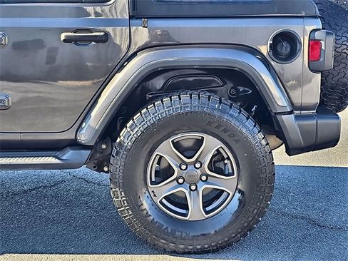 Used 2018 Jeep Wrangler Unlimited Sahara image 12