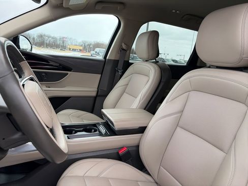 Used 2025 Lincoln Nautilus Premier image 18