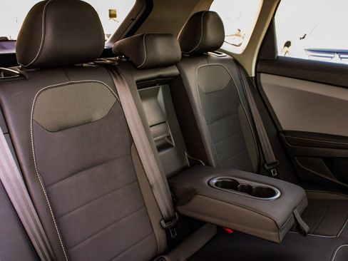 Used 2024 Volkswagen Taos SE w/ Panoramic Sunroof Package image 40