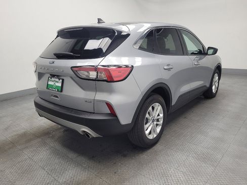 Used 2022 Ford Escape SE image 9