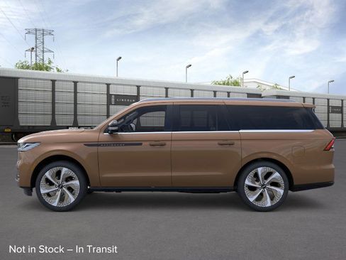 New 2026 Lincoln Navigator L Black Label AWD/4WD image 3