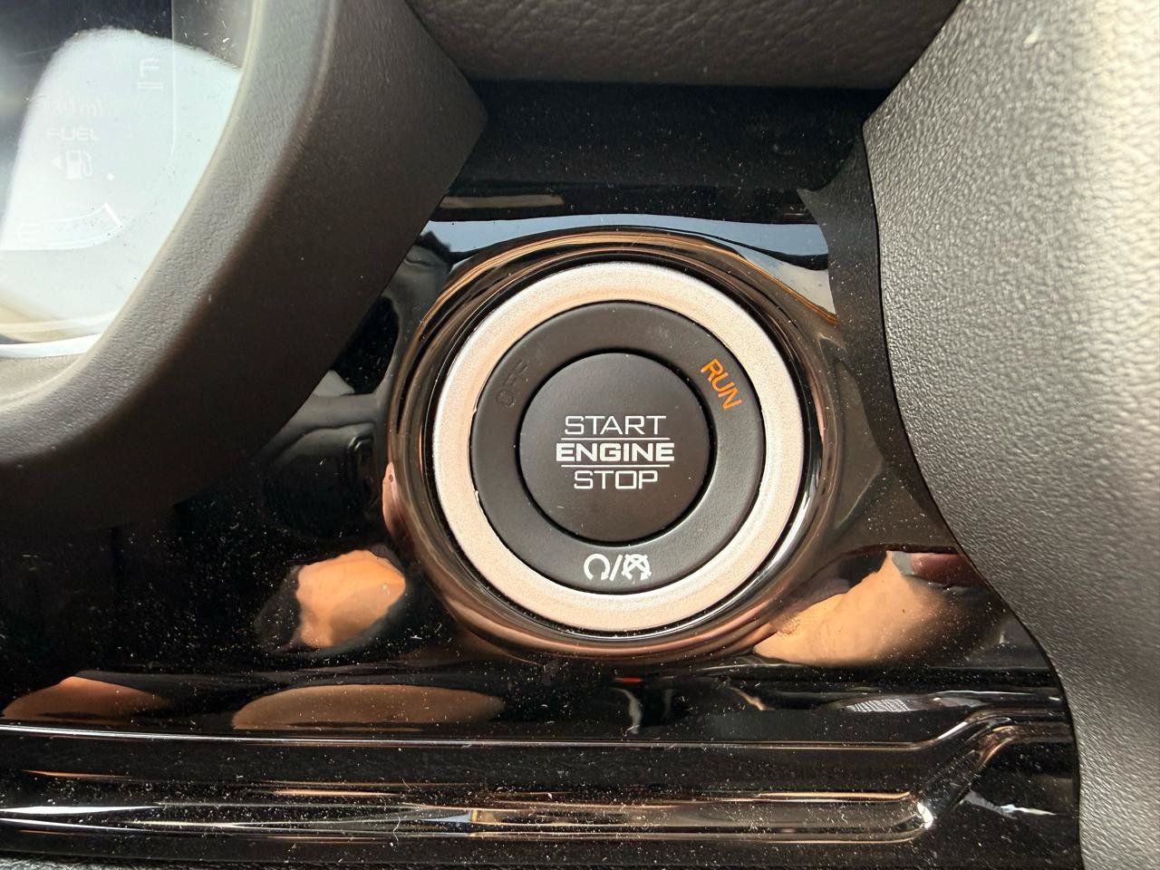 Used 2025 RAM 1500 Laramie AWD/4WD image 25