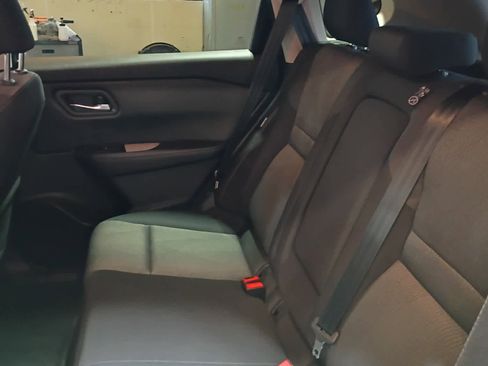 Used 2025 Nissan Rogue SV image 12