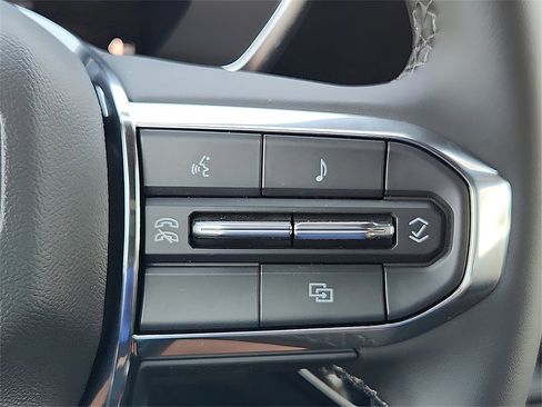 New 2025 GMC Canyon Elevation w/ Convenience Package image 17