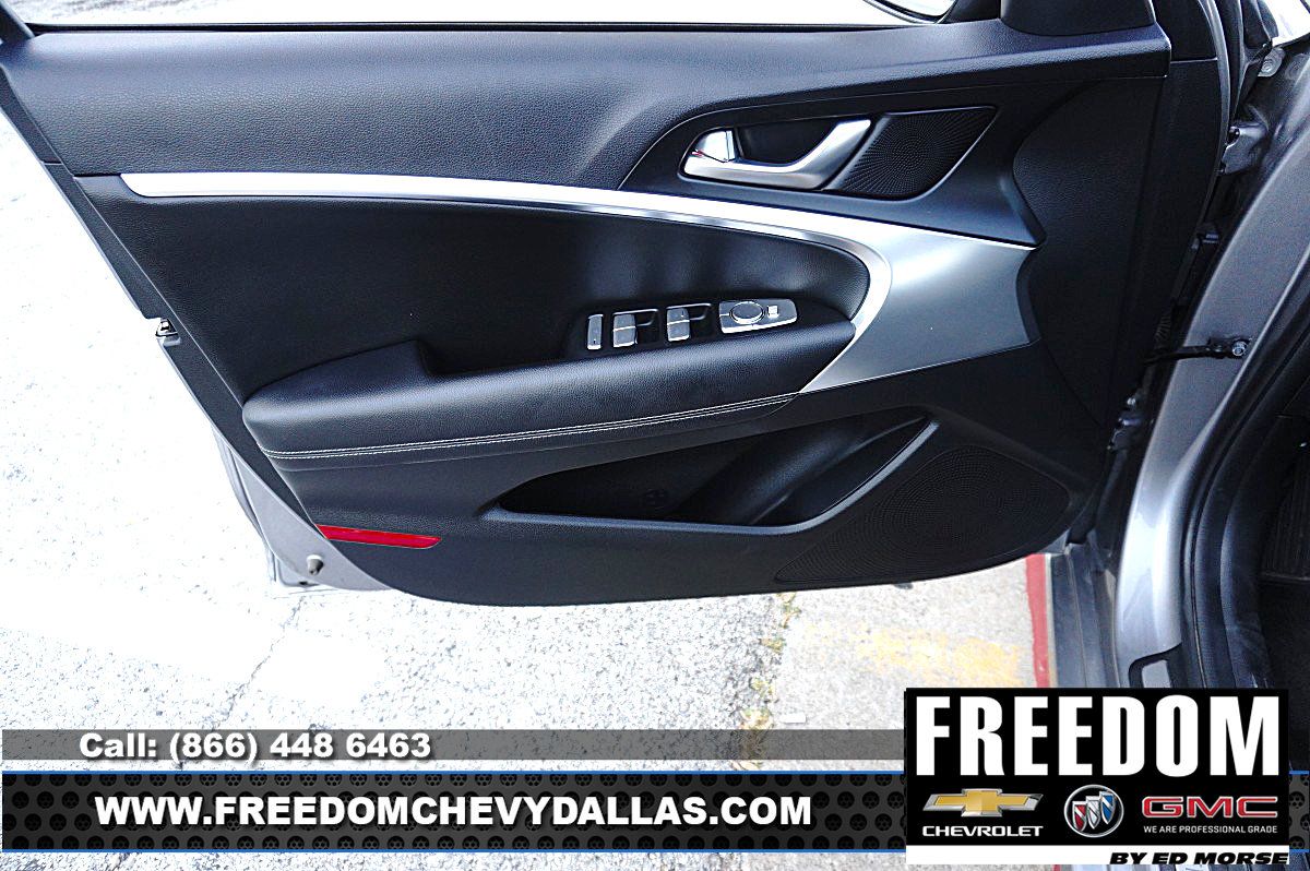 Used 2025 Genesis G70 2.5T RWD image 35