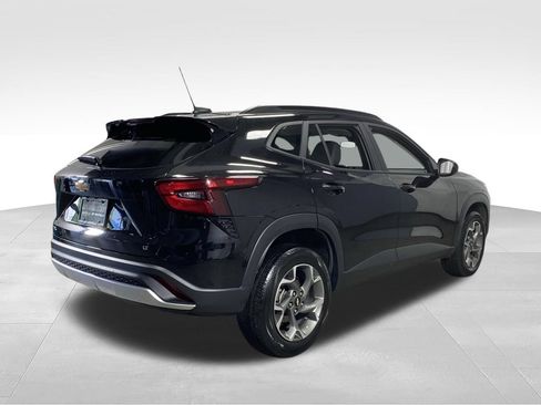 Used 2024 Chevrolet Trax LT FWD image 9