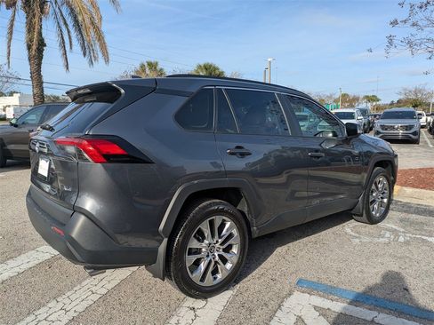 Used 2021 Toyota RAV4 XLE Premium image 6