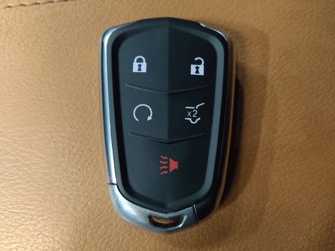 Used 2019 Cadillac XT4 Premium Luxury w/ Enhanced Visibility Package FWD image 32
