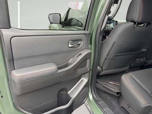 Used 2022 Nissan Frontier PRO-4X image 31