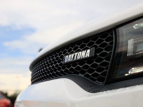 Used 2017 Dodge Charger R/T image 33