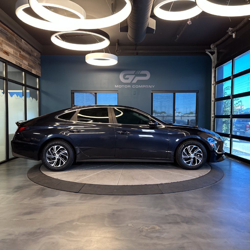 Used 2021 Hyundai Sonata Blue FWD image 2