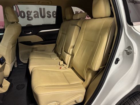 Used 2019 Toyota Highlander XLE image 21