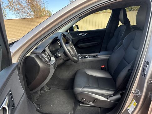 Used 2025 Volvo XC60 B5 Core image 11
