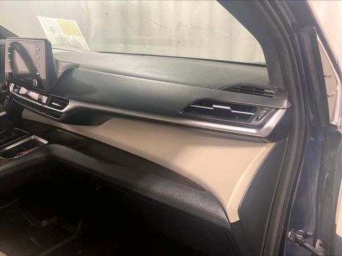 Used 2022 Toyota Sienna XLE w/ XLE Plus Package image 13