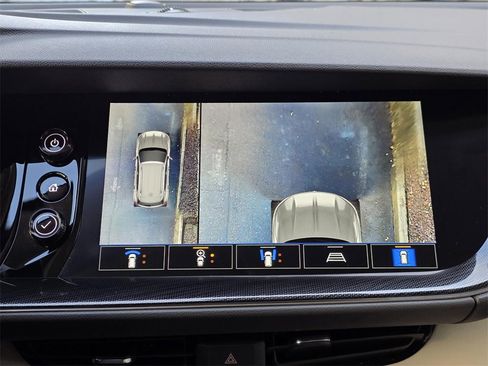 Used 2022 Buick Envision Essence w/ Technology Package I image 19