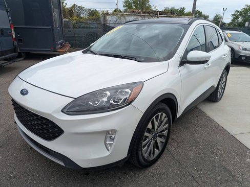 Used 2022 Ford Escape Titanium AWD/4WD image 3