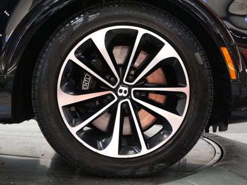 Used 2023 Bentley Bentayga AWD/4WD image 37